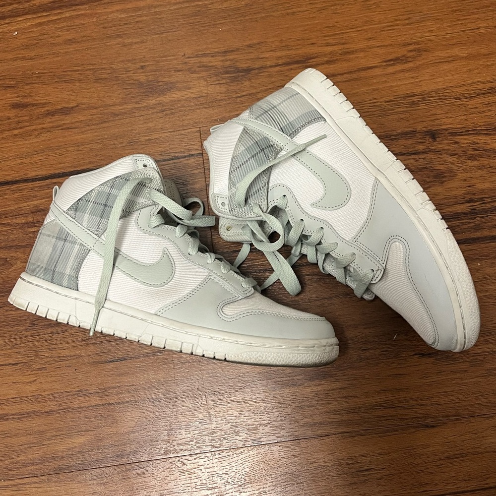 Nike High-Top Sneakers in White and Teal
